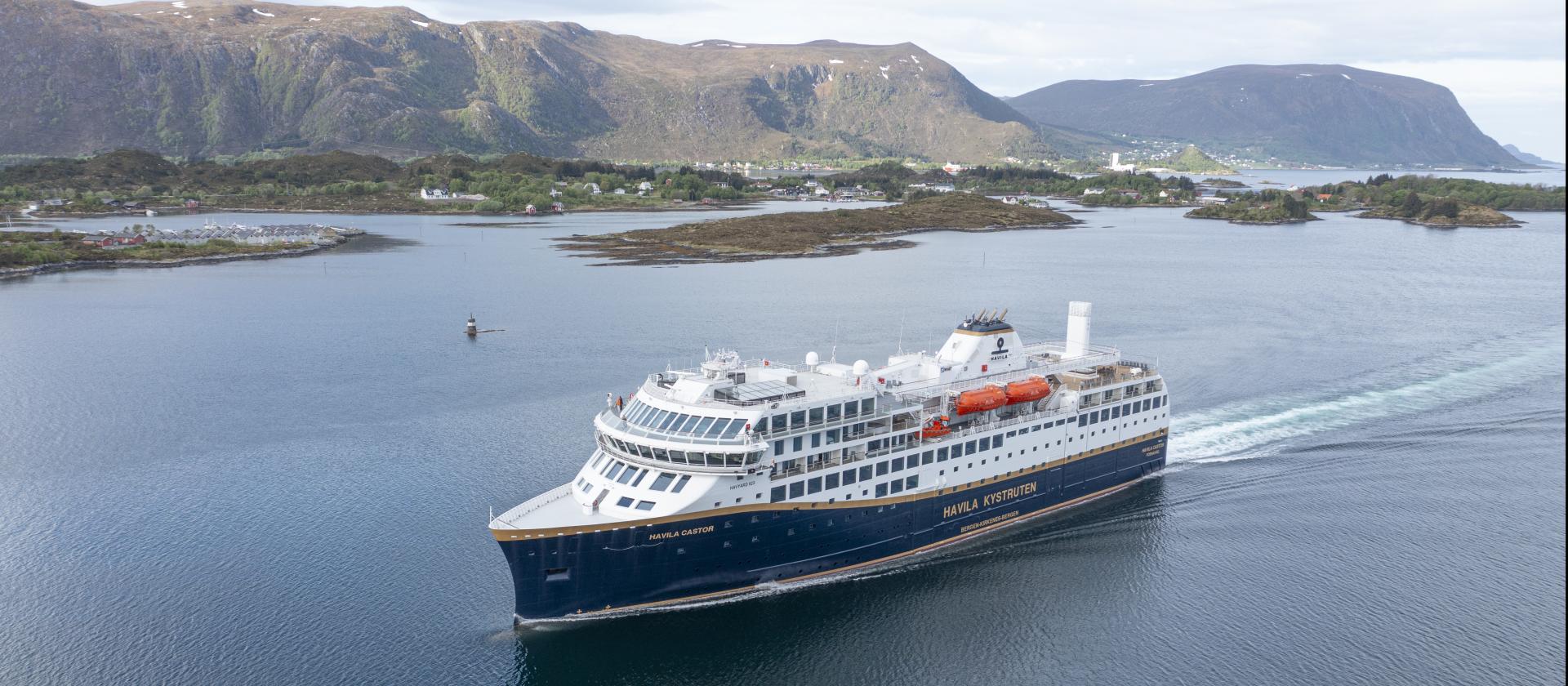 Havila Voyages - Havila Castor till havs.