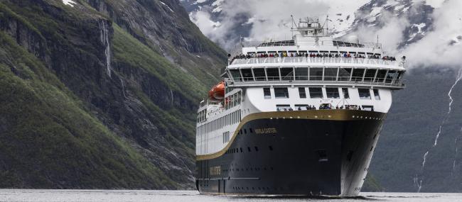 Havila Voyages - Havila Castor i Geirangerfjord (foto: Marius Beck Dahle)