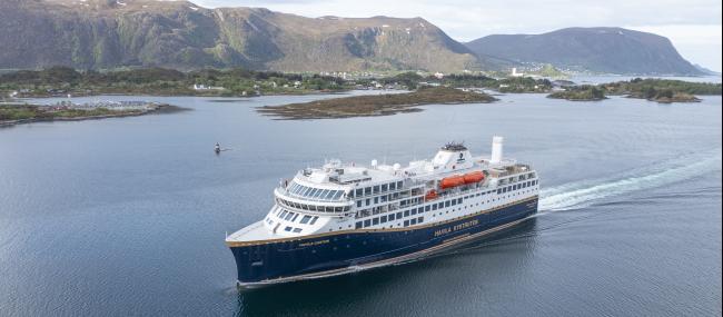 Havila Voyages - Havila Castor till havs.